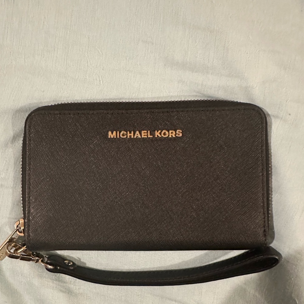 Michael Kors Jet Set Black Saffiano Leather Zip Wallet EUC